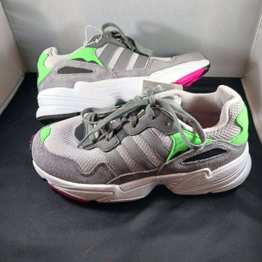 Adidas Sneaker Big Kid Youth size 5M